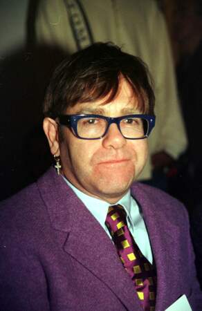 Elton John en lunettes de vue à Paris, en 1997