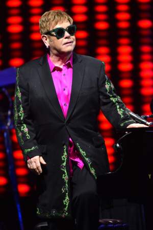 À bout de force en 2020, Elton John a dû quitter la scène et être escorté par des médecins