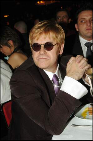 Elton John, jamais sans ses lunettes de soleil 