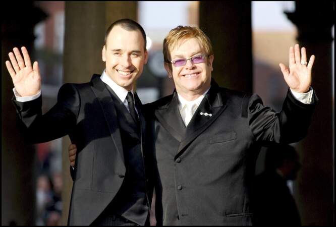 Elton John et son époux David Furnish, lors de leur union à mairie de Windsor