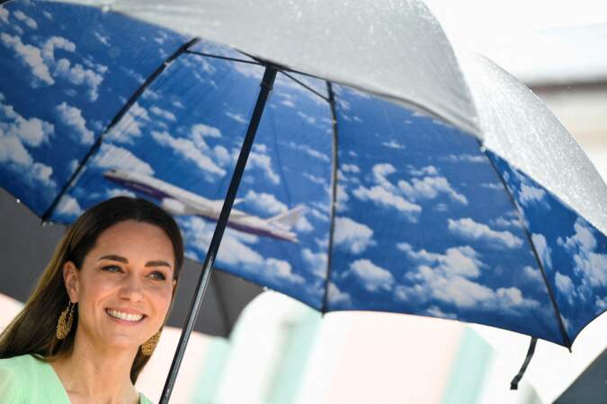 Malgré la météo, le sourire de Kate Middleton ne s'est pas effacé