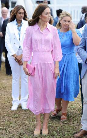Kate Middleton resplendissante dans une longue robe rose aux Bahamas