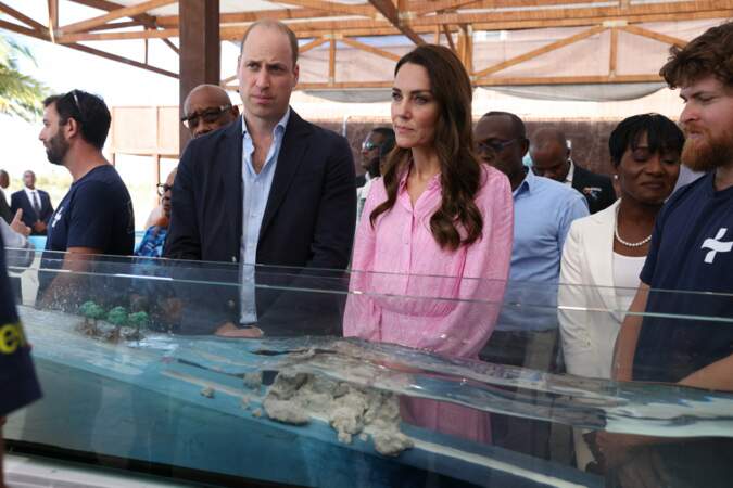 Kate Middleton divine avec une tenue coloré en visite à Coral Vita à Grand Bahama