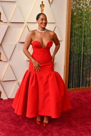 Tracee Ellis Ross est vêtue d'une robe corset de couleur rouge vive signée Carolina Herrera Automne/hiver 2022. Lundi 28 mars 2022 à la 94e cérémonie des Oscars de Los Angeles. 