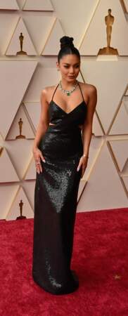 Vanessa Hudgens brille de mille feux dans une robe longue noire à paillettes de chez Michael Kors à la cérémonie des Oscars, lundi 28 mars 2022 à Los Angeles.