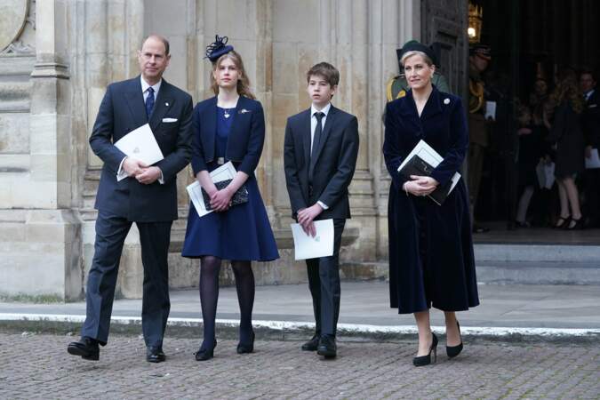 Le comte et la comtesse de Wessex, Lady Louise Mountbatten-Windsor et le vicomte Severn quittent l'Abbaye de Westminster après la messe en hommage au prince Philip, le mardi 29 mars 2022.