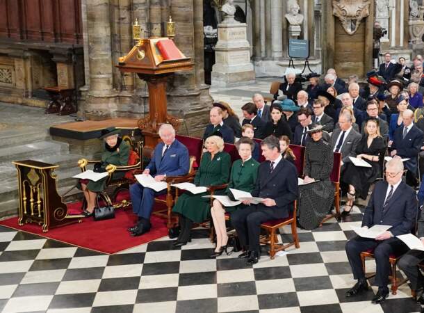 La famille royale britannique réunie en l'Abbaye de Westminster pour la messe hommage au prince Philip, le mardi 29 mars 2022.