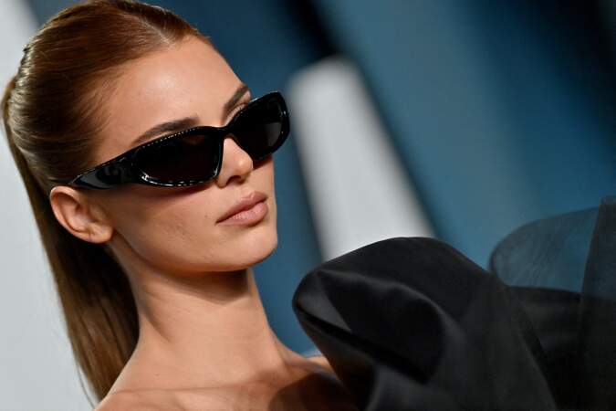 Kendall Jenner avec des lunettes noires lors de la 94ème édition de la cérémonie des Oscars 2022.