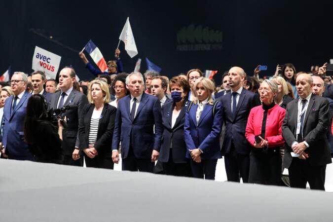 Le président de l'assemblée nationale Richard Ferrand, la première dame, Brigitte Macron, le Premier ministre, Jean Castex, Francois Bayrou, Elisabeth Borne et Jean-Yves Le Drian, au Paris  Défense Arena, le 2 avril 2022.
