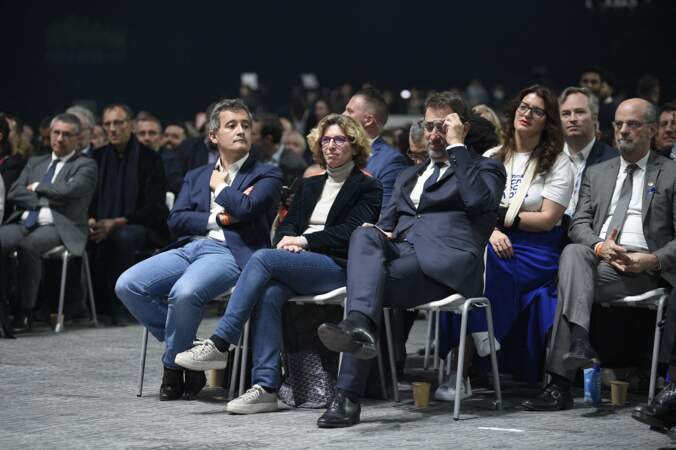 Gérald Darmanin, Christophe Castaner et Jean-Michel Blanquer au premier rang au meeting d'Emmanuel Macron à Paris, le 2 avril.
