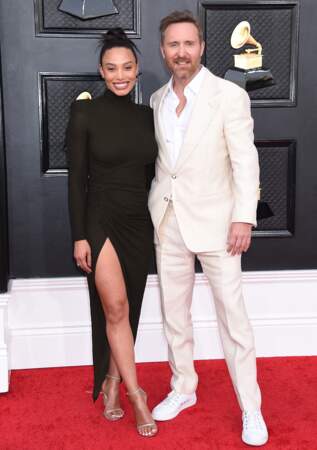 David Guetta en total look blanc et pour sa compagne Jessica ce sera une robe moulante noire à la 64ème édition des Grammy Awards. Las Vegas le 3 avril 2022.