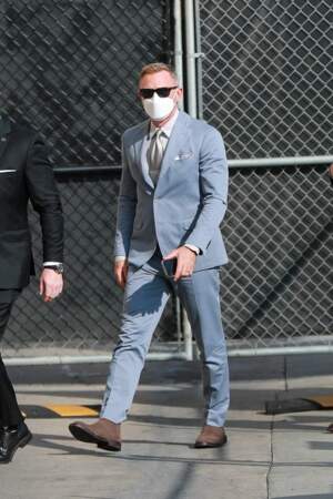 Daniel Craig est élégant avec un costume gris aux reflets bleutés lors de la promotion du dernier James Bond, le 6 octobre 2021.