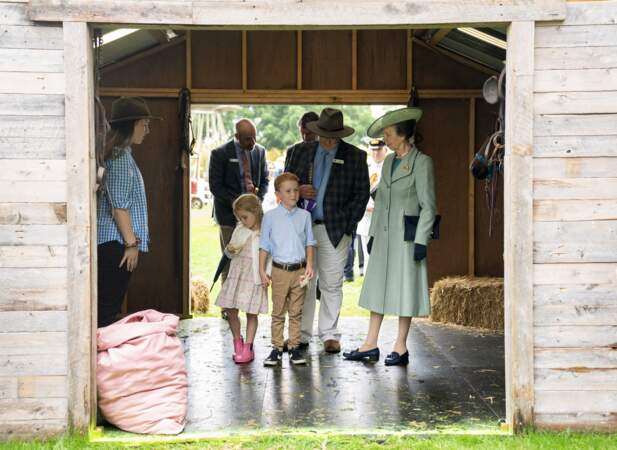 La princesse Anne en visite dans une ferme en Australie, le 9 avril 