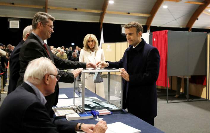À l’image de ce premier tour de l’élection présidentielle de 2022, Brigitte Macron est toujours allée voter en pantalon