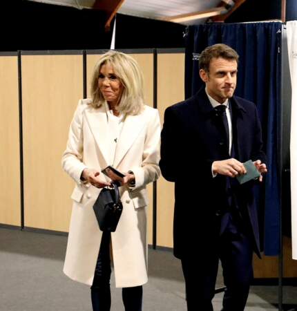 L'épouse dEmmanuel Macron ultra lookée pour aller voter, le 10 avril 2022