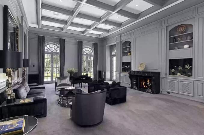 Jennifer Lopez et Ben Affleck ont récemment acheté une luxueuse villa située à Los Angeles pour 165 millions de dollars.