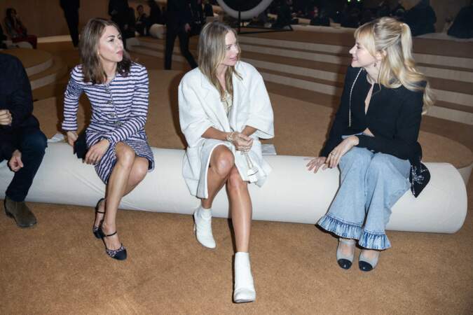 Sofia Coppola, Margot Robbie et la chanteuse Angele au défilé de Haute-Couture 2022 "Chanel", le 25 Janvier. 