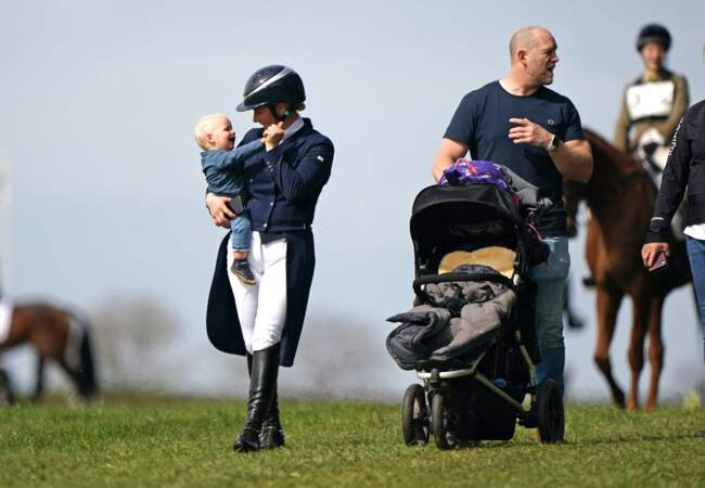 Zara Tindall, accompagnée de toute sa famille, lors d'une compétition hippique à Norfolk, jeudi 14 avril 2022.
