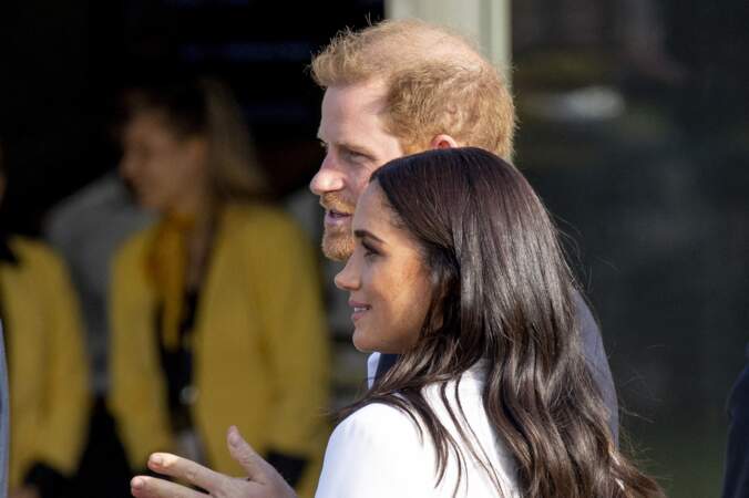 Le prince Harry et Meghan Markle rayonnants pour leur retour en Europe, le 15 avril 2022.