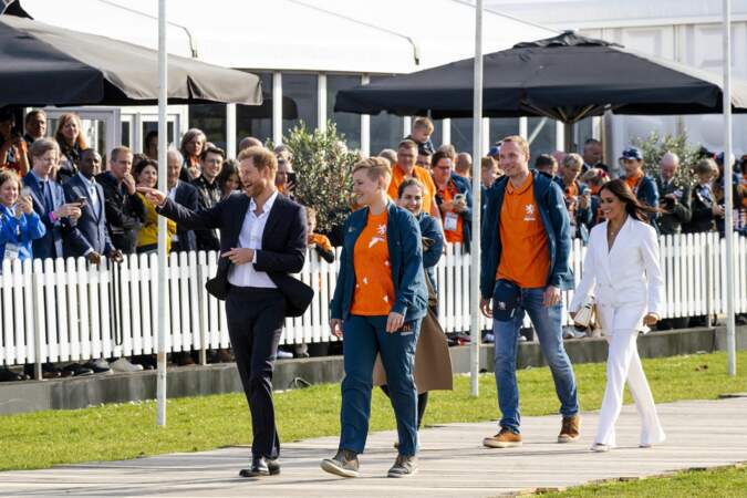 La duc et la duchesse de Sussex arrivant à une réception organisée par la ville de La Haye et le ministère néerlandais de la Défense pour le départ des  Invictus Games, à La Haye. 