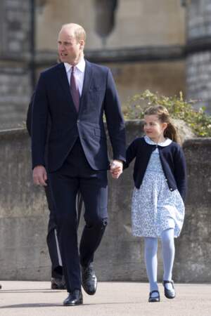 Le prince William, duc de Cambridge, et la princesse Charlotte de Cambridge, arrivent à la chapelle Saint-Georges de Windsor la messe de Pâques le 17 avril 2022. 