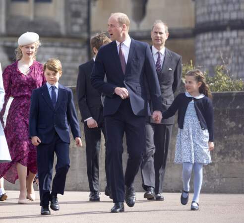 La famille royale arrive à la chapelle Saint-Georges de Windsor pour la messe de Pâques le 17 avril 2022. 