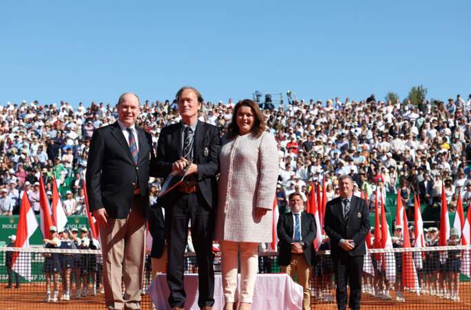 Le prince Albert II de Monaco, Zeljko Franulovic, le directeur du Masters 1000 de Monte-Carlo et Mélanie de Massy à la finale du tournoi Masters 1000 de Monte-Carlo à Roquebrune-Cap-Martin, le 17 avril 2022