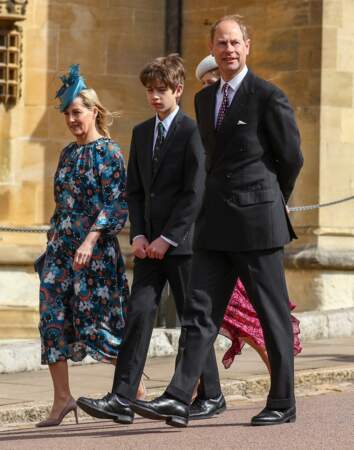 Sophie Rhys-Jones, comtesse de Wessex, Louise Mountbatten-Windsor, James Mountbatten-Windsor et le prince Edward quittent la chapelle Saint-Georges de Windsor après la messe de Pâques, le 17 avril 2022. 
