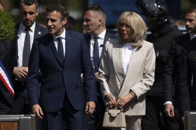 Brigitte Macron offre une énième leçon de style pour le second tour de l'élection présidentielle au Touquet ce dimanche 24 avril 2022.