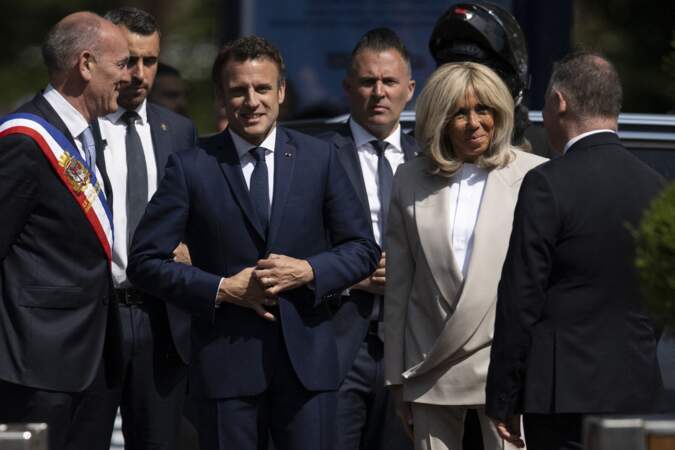 L'épouse d'Emmanuel Macron ultra lookée pour aller voter au Touquet, ce dimanche 24 avril 2022