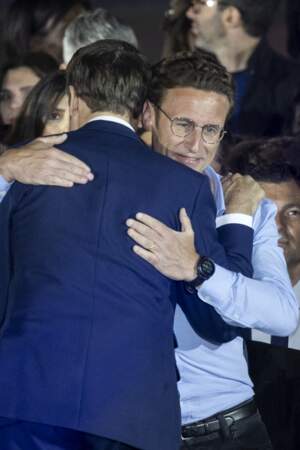 Laurent Macron savourant la victoire de son frère Emmanuel Macron au Champ-de-Mars, dans la soirée du dimanche 24 avril 2022.
