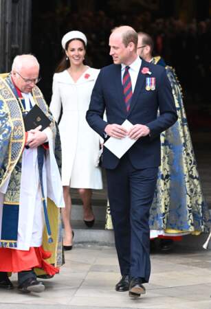 Avec cette tenue rétro et raffinée, Kate Middleton a confirmé son statut d'icône mode de Buckingham, à la sortie de l'abbaye de Westminster, le 25 avril 2022.