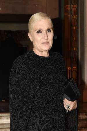 Maria Grazia Chiuri, directrice artistique de la maison Dior, a fait sensation dans une robe cape à l'imprimé paisley.