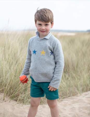 Le prince Louis photographié pour ses 4 ans par sa mère Kate Middleton, le samedi 23 avril 2022.