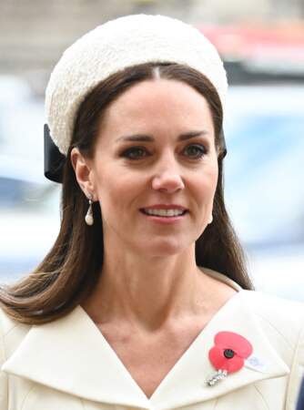 Coiffée d'un diadème et la mise en beauté lumineuse, Kate Middleton a rivalisé d'élégance à Londres, le 25 avril. 