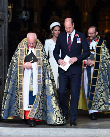 Kate Middleton angélique au côté de son mari le prince William à la sortie de l'abbaye de Westminster, à Londres, le 25 avril 2022.