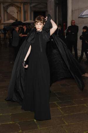 Mathilde Warnier arrive au dîner de gala organisé par Dior pour célébrer l'ouverture de la 59e Biennale d'art à Venise, le samedi 23 avril.