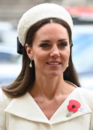 Coiffée d'un diadème et la mise en beauté lumineuse, Kate Middleton a rivalisé d'élégance à Londres, le 25 avril.