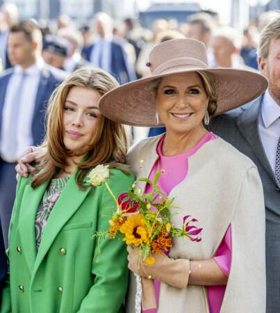 La princesse Alexia et la reine Maxima des Pays Bas très complices et en couleurs, à Maastricht le 27 avril 2022.
