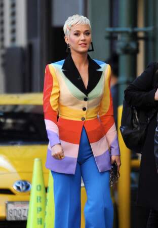 La coupe courte et accessoirisée de Katy Perry