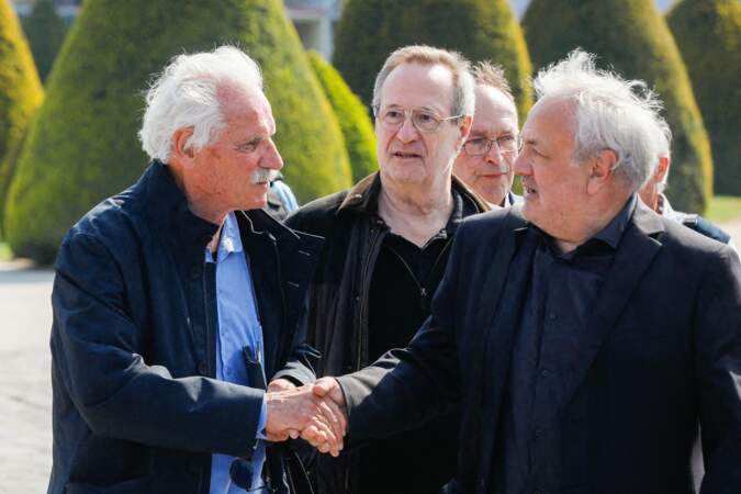 Yann Arthus-Bertrand à la sortie de l'hommage funèbre à Jacques Perrin aux Invalides à Paris, le 29 avril 2022