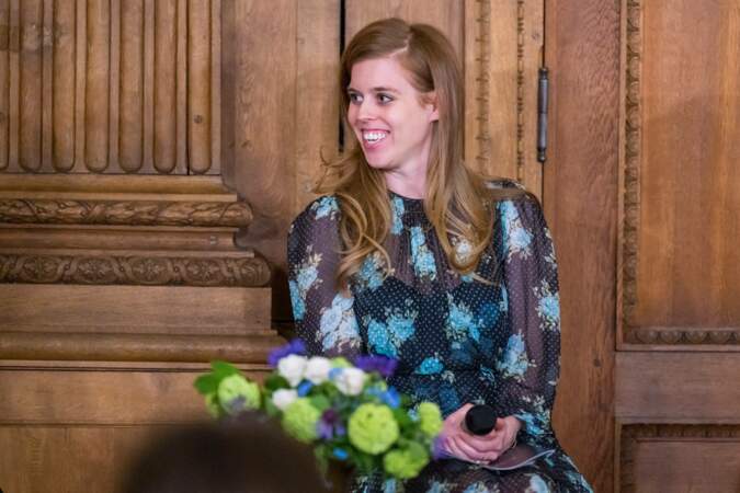 Tout comme la princesse Sofia de Suède, Beatrice d'York a craqué pour l'intemporel imprimé fleuri lors du "Dyslexiforum 2022", au palais royal de Stockholm, le 27 avril 2022.