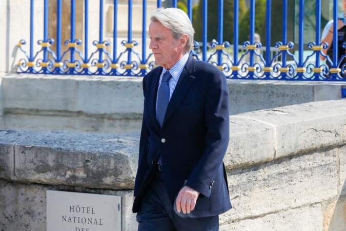 Bernard Kouchner à la sortie de l'hommage funèbre à Jacques Perrin aux Invalides à Paris, le 29 avril 2022