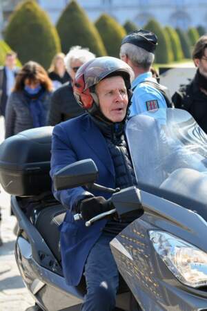 Patrick Poivre d'Arvor est arrivé en scooter à l'hommage à Jacques Perrin aux Invalides le 29 avril 2022