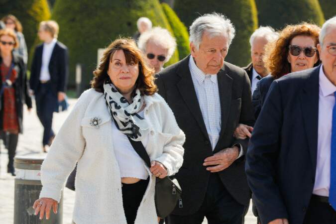 Costa-Gavras et Jean-Paul Huchon à la sortie de l'hommage funèbre à Jacques Perrin aux Invalides à Paris, le 29 avril 2022