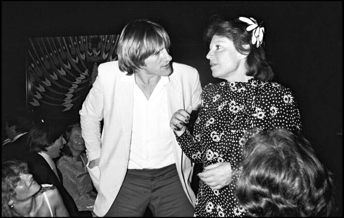 La chanteuse Régine avec Gérard Depardieu lors d’un gala à Trouville en 1980