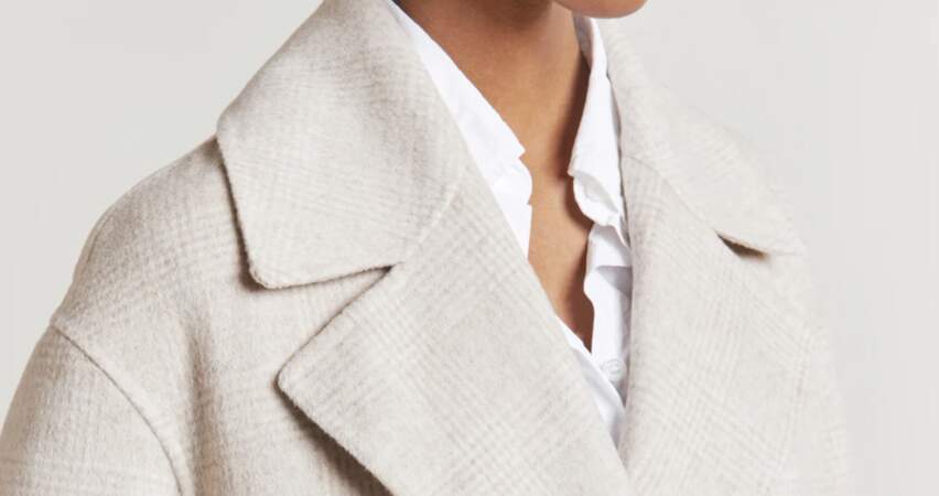 50% Laine, 50% Polyester le manteau "Dawn" de By Malina est disponible en magasin au prix de 500 € !