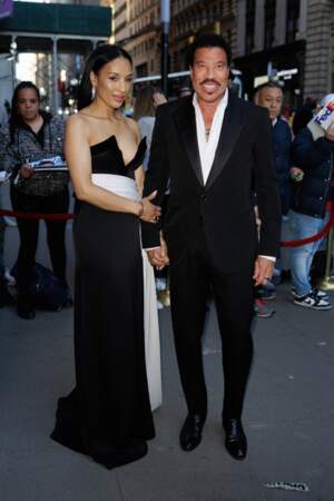 Le chanteur Lionel Richie et sa compagne Lisa Parigi à la soirée Prince's Trust Gala 2022 à New York, le 28 avril.