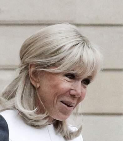 Brigitte Macron affiche son goût prononcé pour la mode et les maisons françaises. 