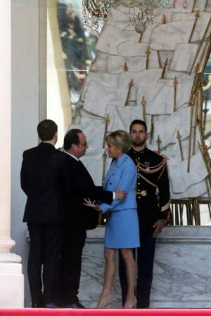 Brigitte Macron porte des escarpins en cuir beige au palais de l'Elysée à Paris le 14 mai 2017.